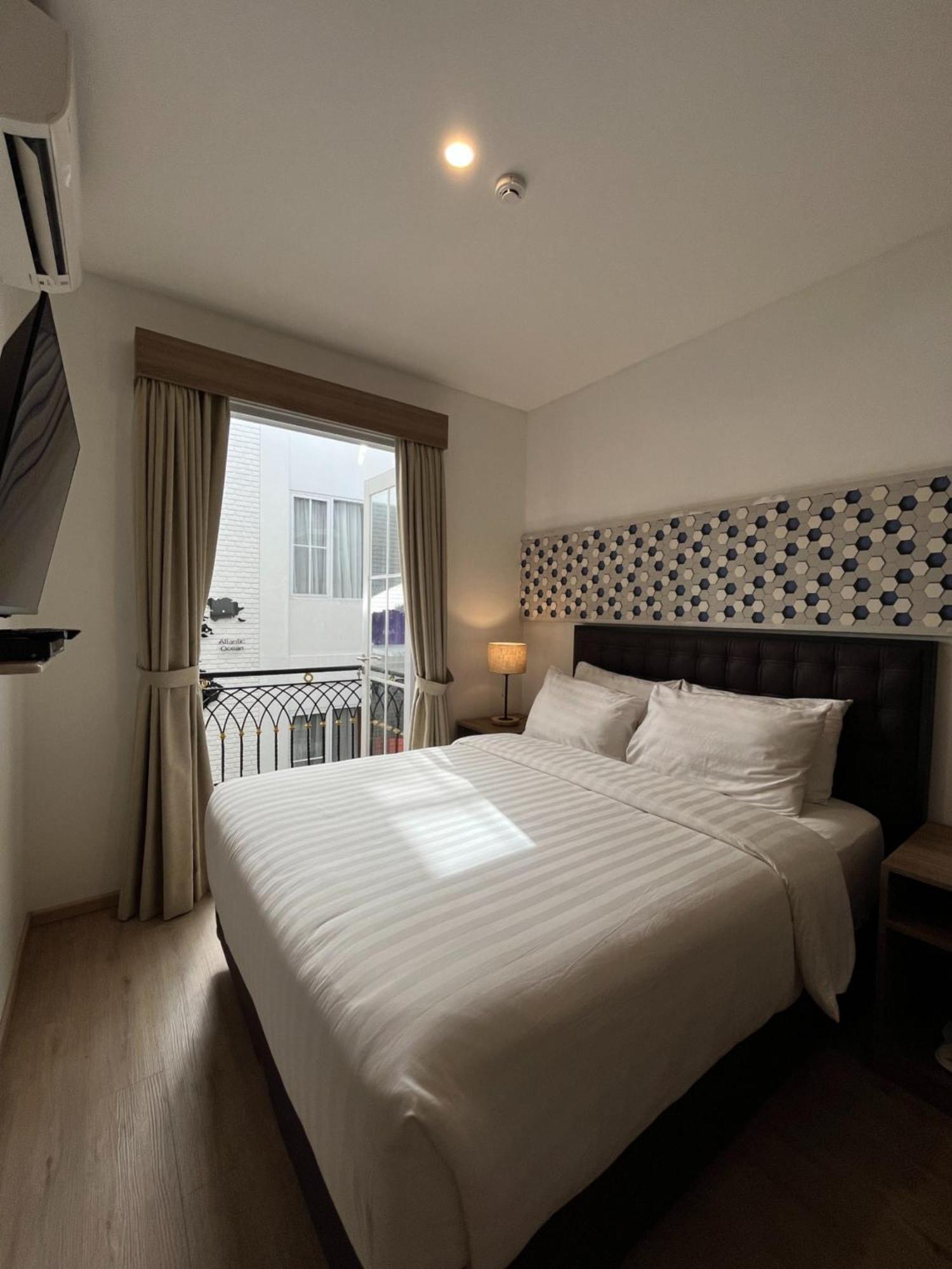 Bening Boutique Hotel Managed By Salak Hospitality Bekasi Exterior photo